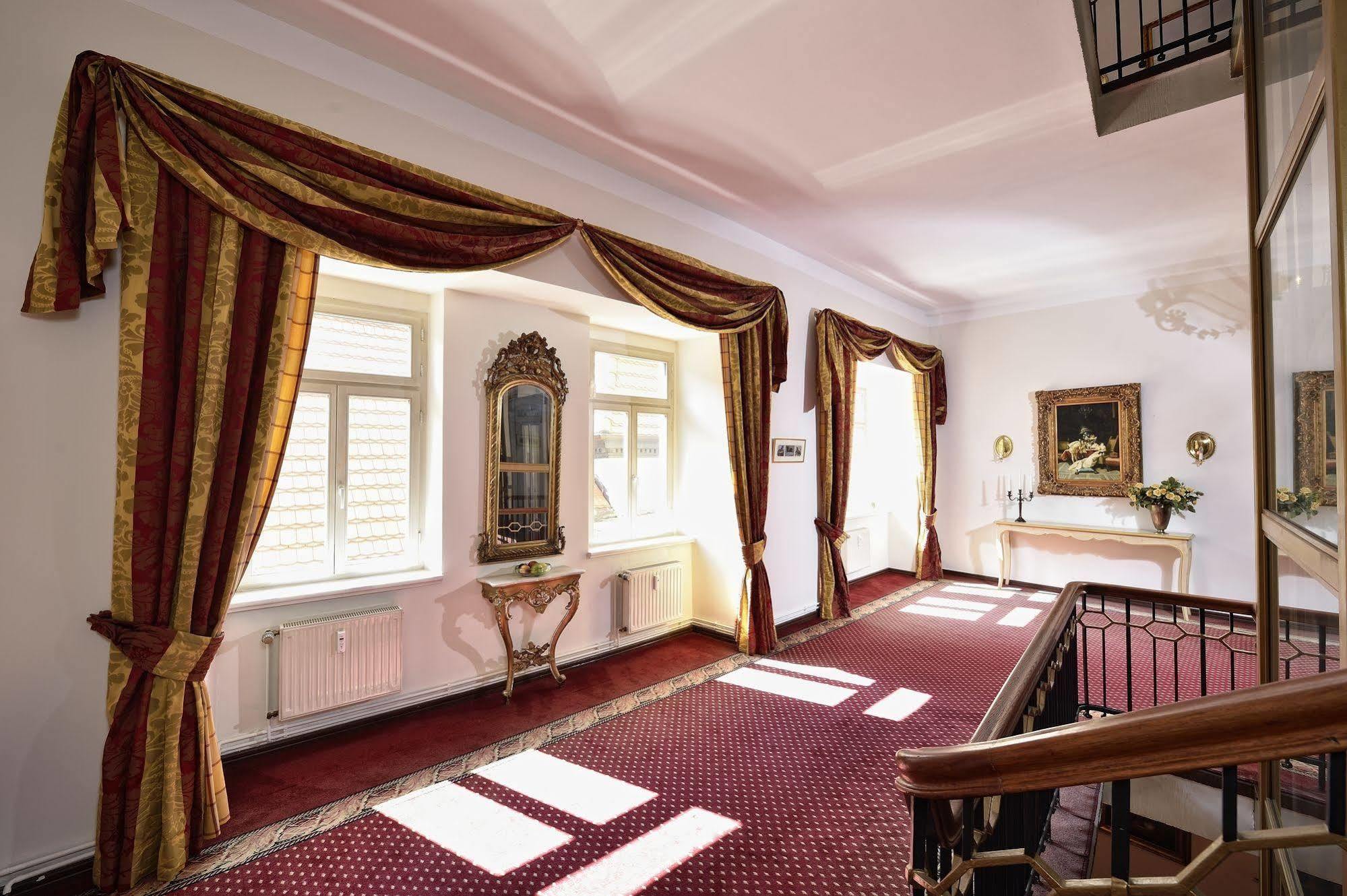 Graf Von Mansfeld Hotel